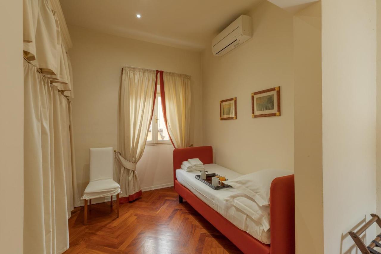 Velluto Elegant Apartment Near The Duomo ฟลอเรนซ์ ภายนอก รูปภาพ